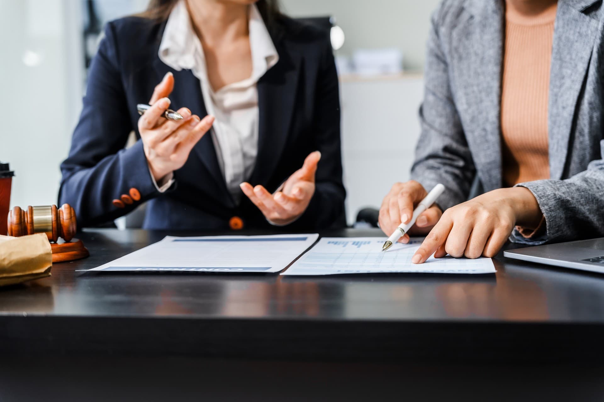 Abogados especialistas en contratos en Vigo