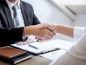 ¿Qué ocurre si firmo un contrato bajo presión?